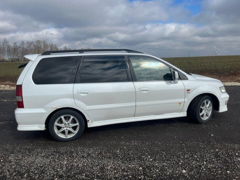 Мицубиси шариот грандис