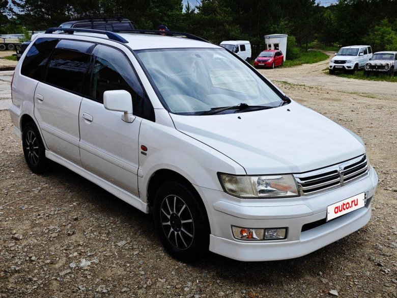 Мицубиси шариот грандис