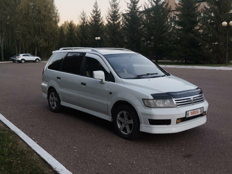 Мицубиси шариот грандис