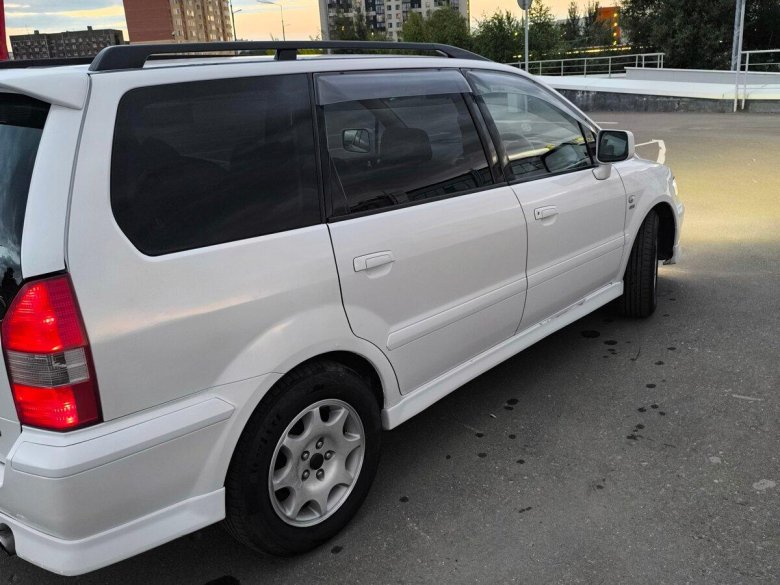 Мицубиси шариот грандис 1998