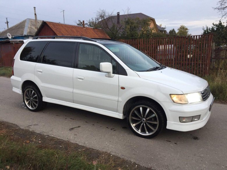 Митсубиси шариот грандис