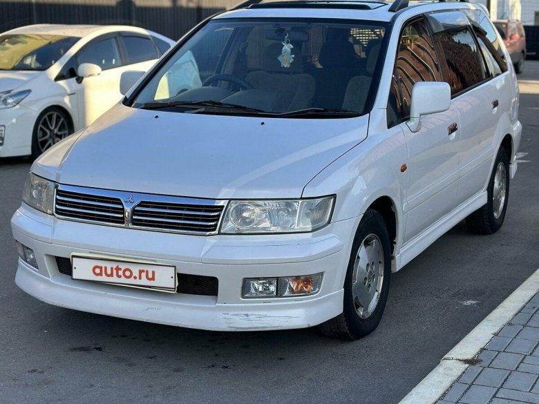 Мицубиси шариот грандис