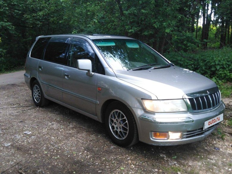 Mitsubishi Chariot 2000