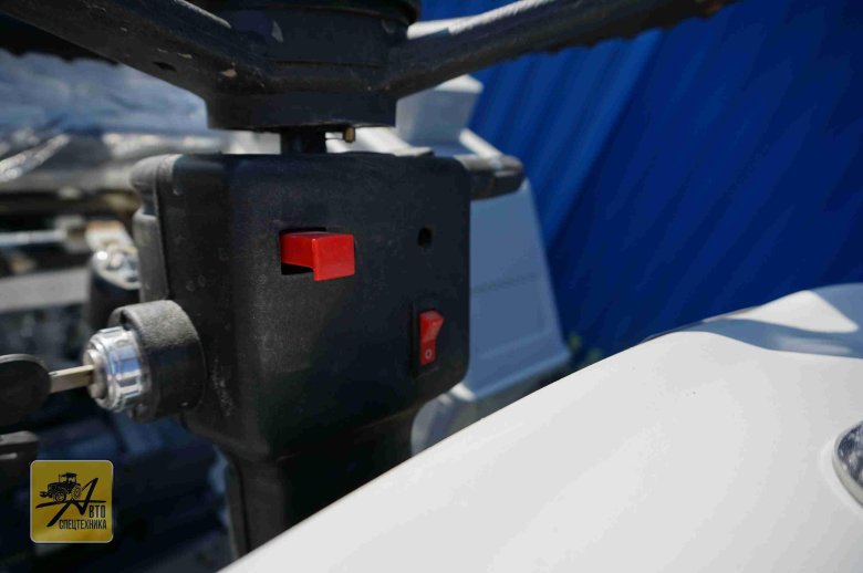 Белый квадроцикл