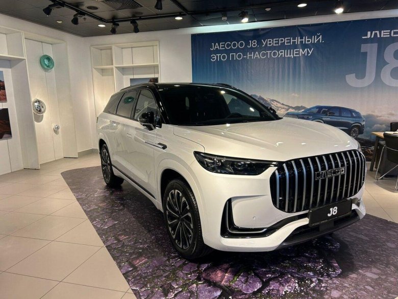 Белый внедорожник