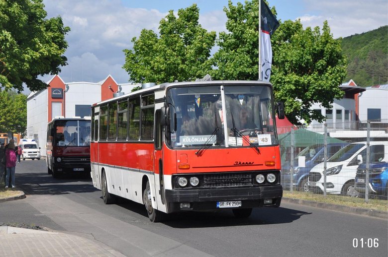 Ikarus 250
