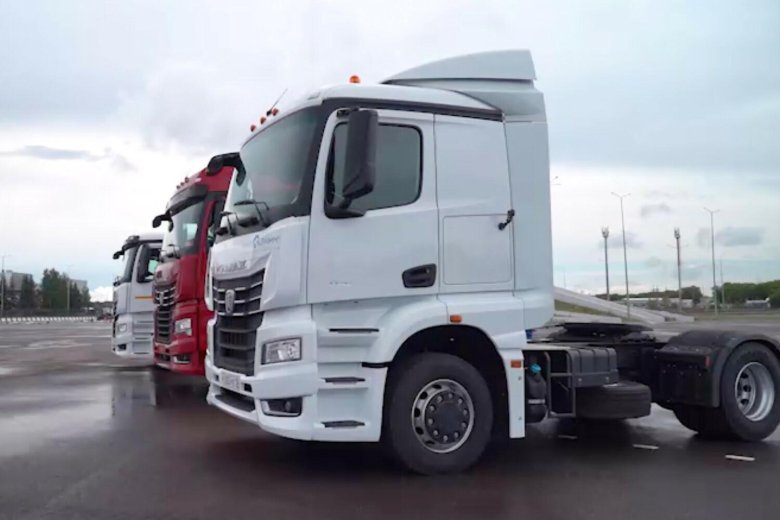 Седельный тягач камаз 54901