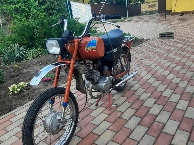 Советский мопед карпаты