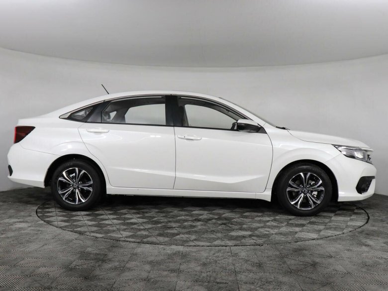 Белая хонда