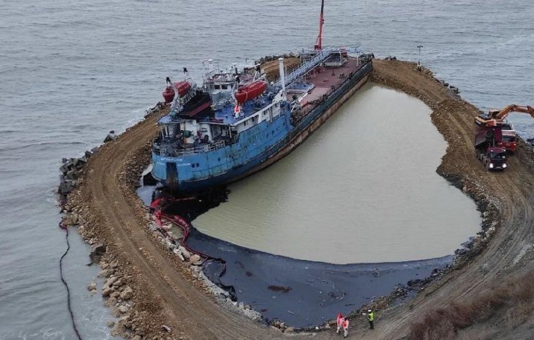 Разлив нефти в керченском проливе