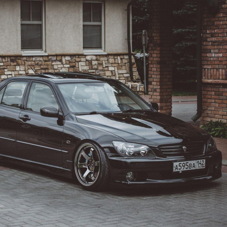 Lexus is 300 и Toyota Altezza