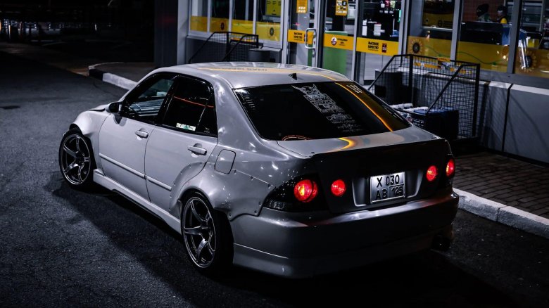 Lexus is 300 и toyota altezza