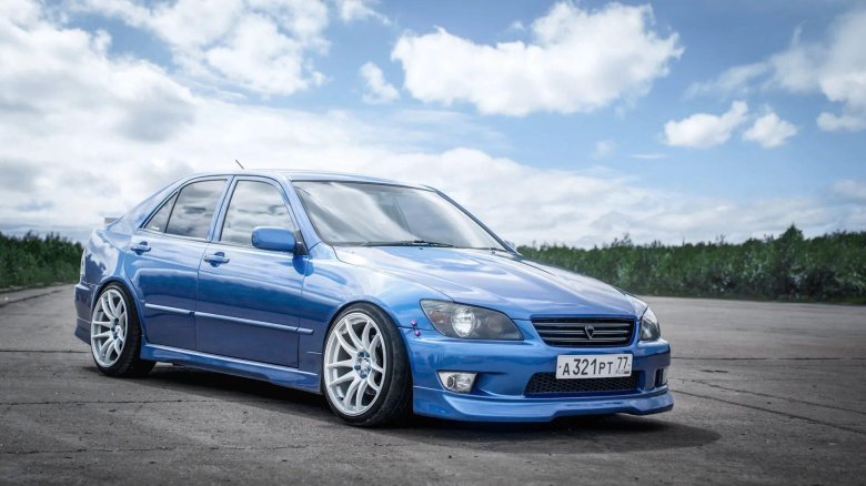 Lexus is 300 и toyota altezza