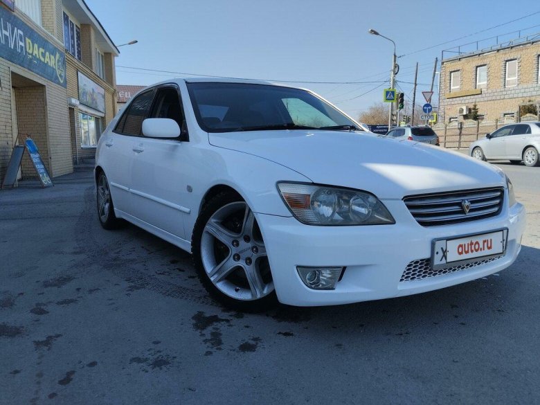 Тойота Альтеза белая