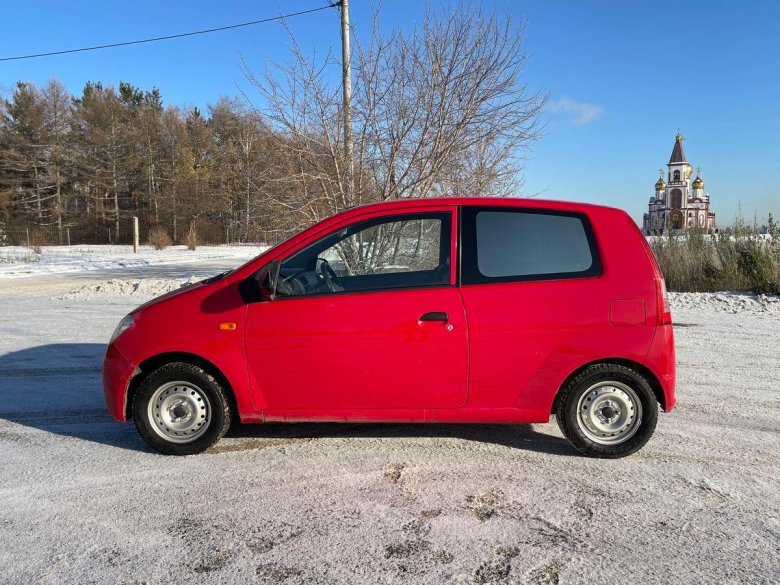 Daihatsu красный