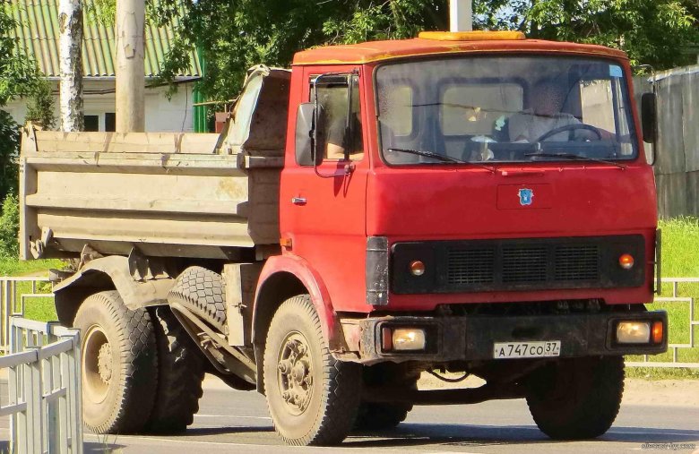 Грузовик МАЗ 5551