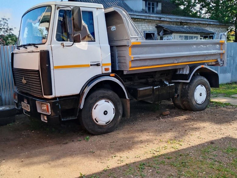 Грузовик маз 5551