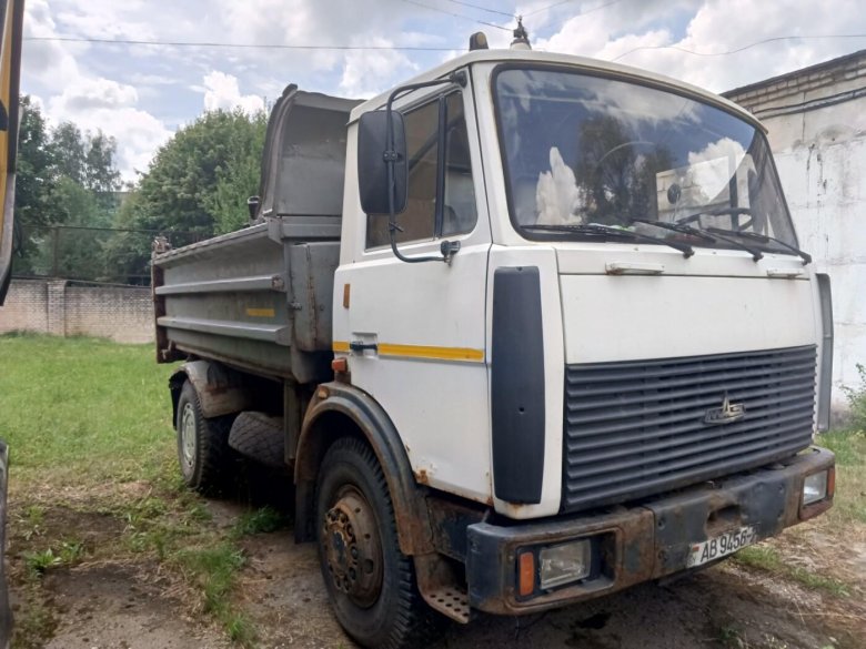 Грузовик маз 5551