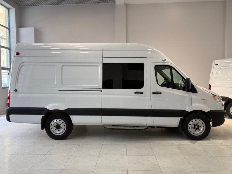 Цельнометаллические фургоны