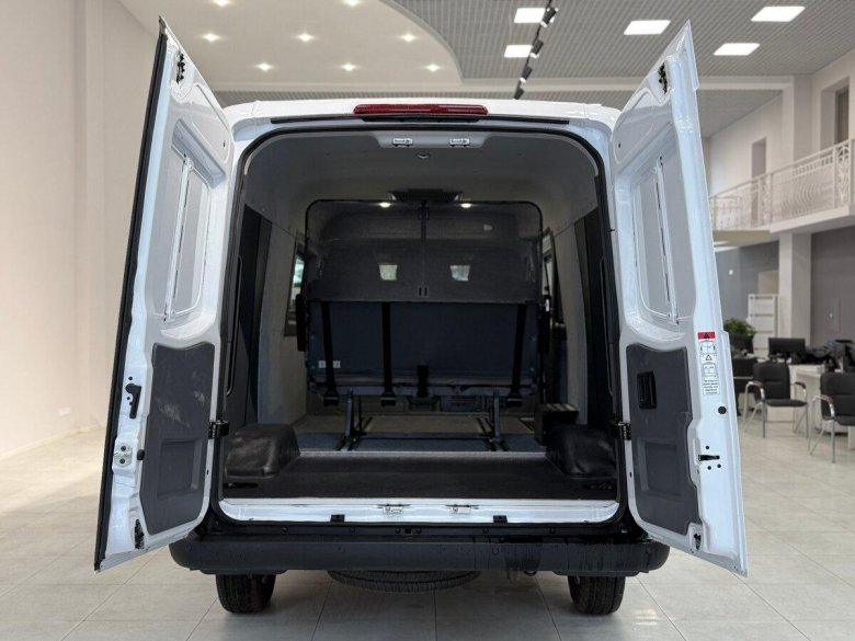 Цельнометаллические фургоны