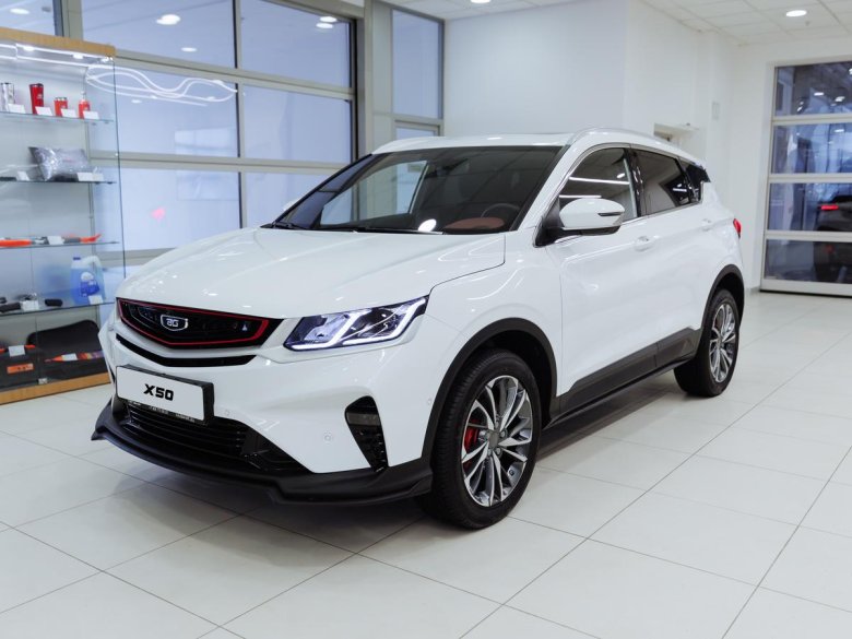 Geely coolray белая