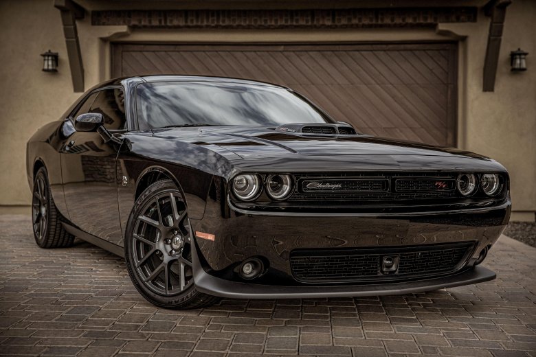 Додж Челленджер СРТ 8 черный