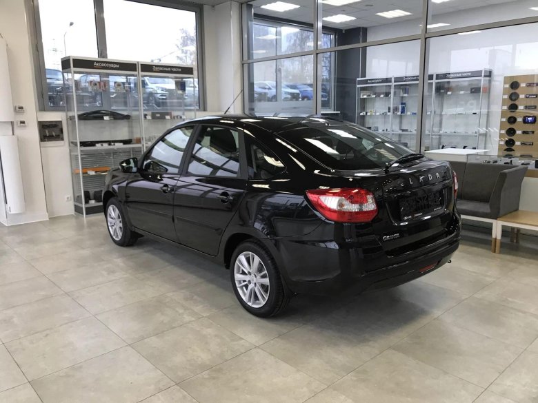 Лада Гранта черная 2023 седан