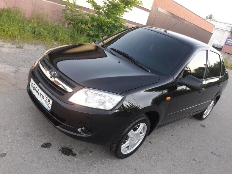 Лада Гранта 2014 года черная