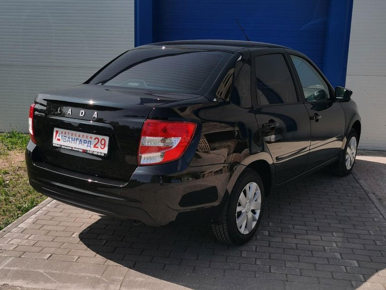 Лада Гранта черная 2023 седан