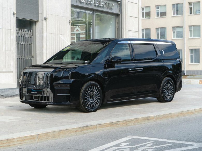 Машина zeekr 009