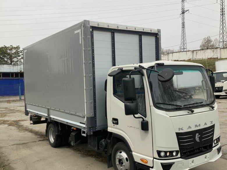 Тентованный грузовик