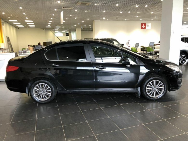 Пежо 408 хэтчбек чёрный