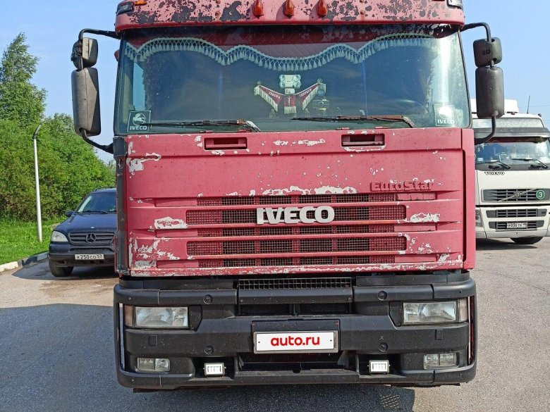 Тягач ивеко евростар красный