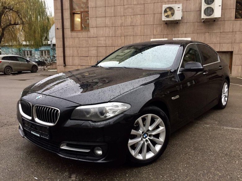 BMW 520i чёрная