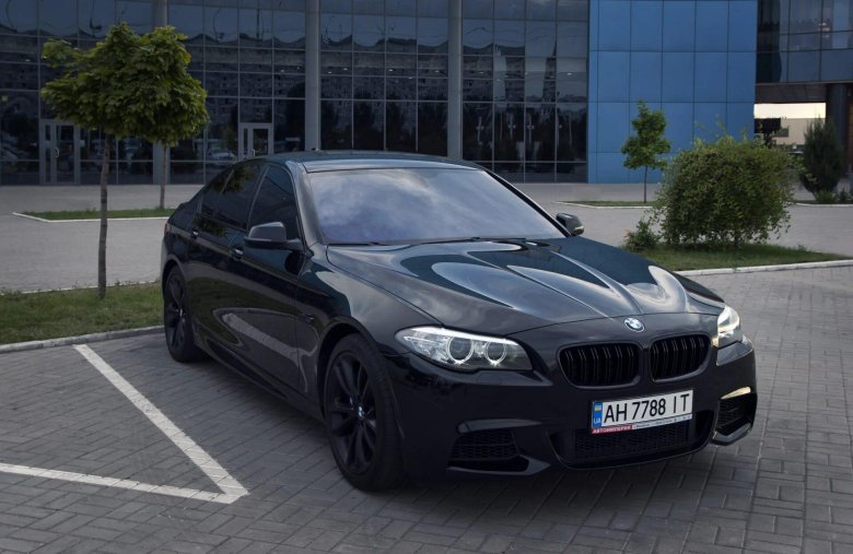 BMW 5 2013 черная