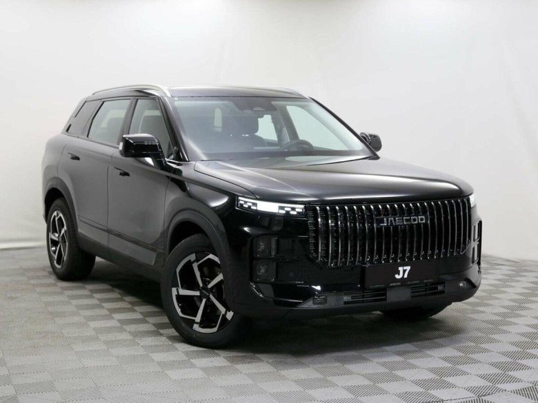 Черный внедорожник