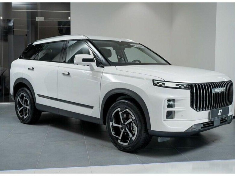 Белый внедорожник