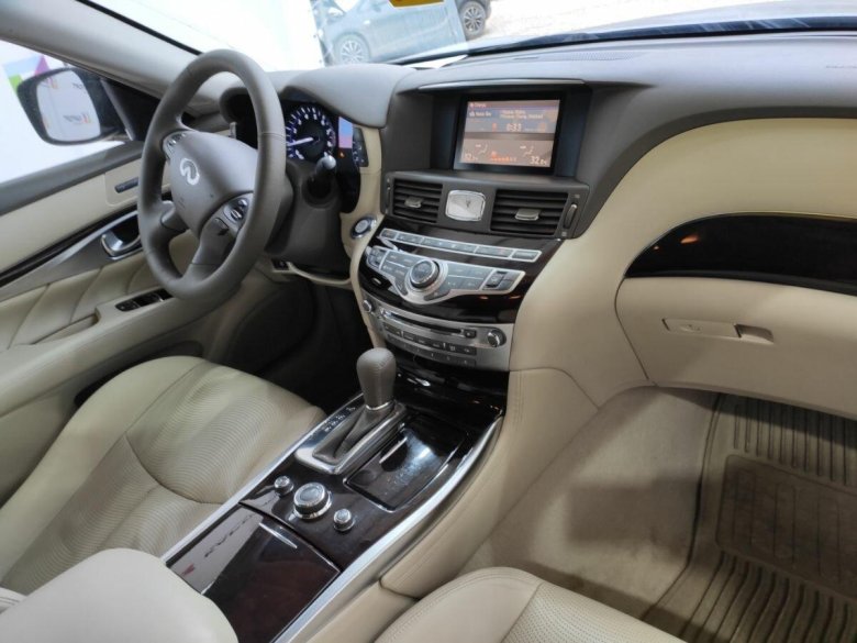 Infiniti m25 2012