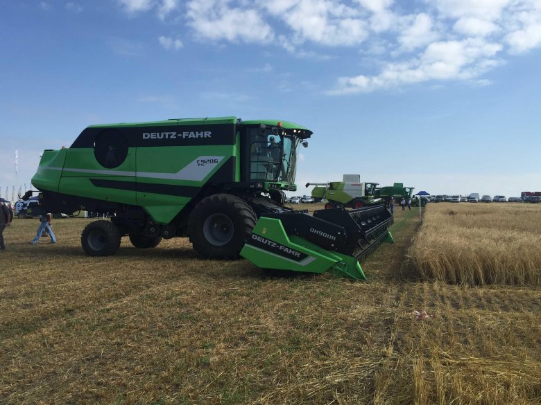 Зерноуборочный комбайн deutz-fahr