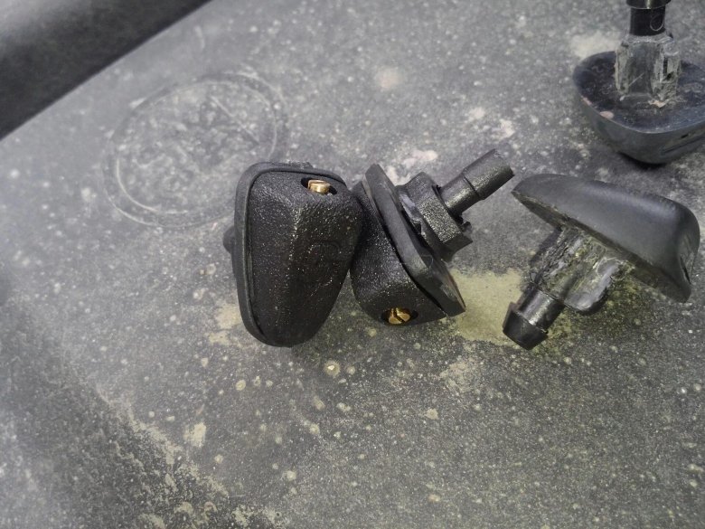 Распылитель омывателя Пежо 307