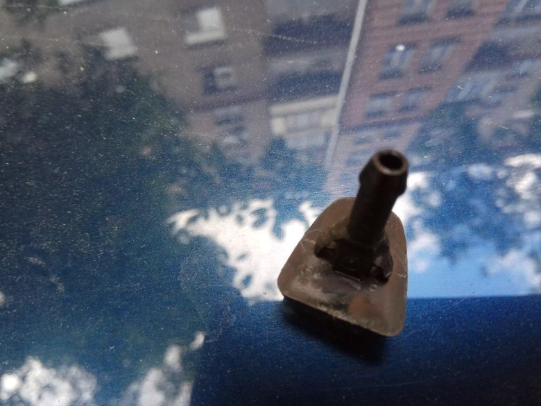 Форсунка омывателя Пежо 3008 2019