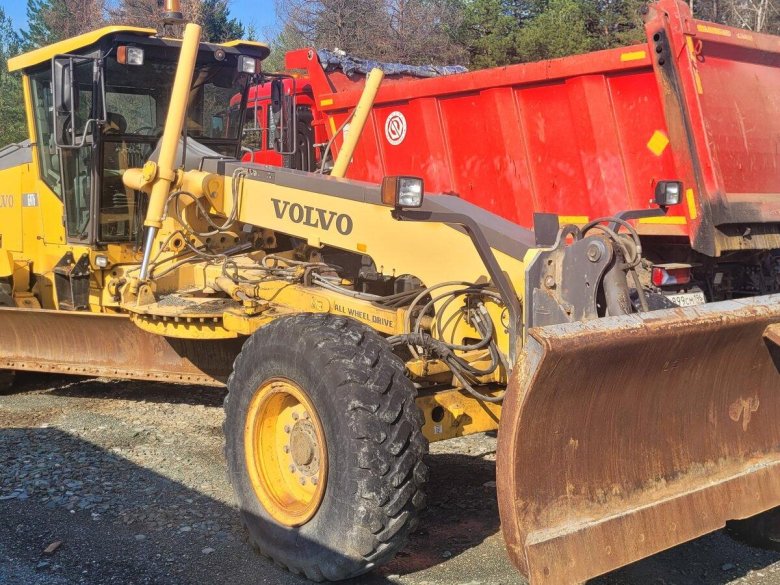 Автогрейдер volvo g946