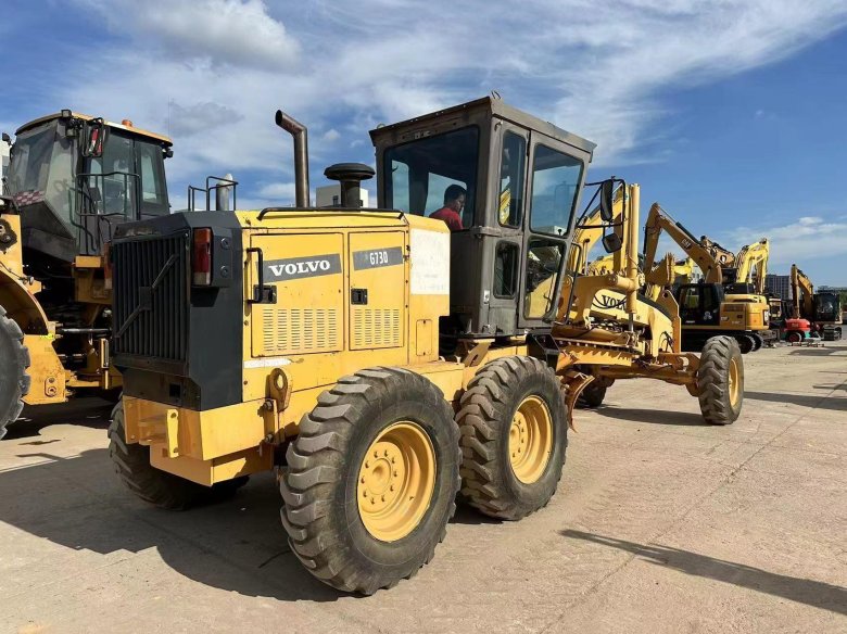 Автогрейдер volvo