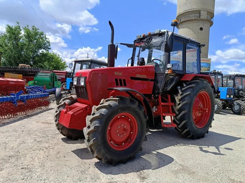 Новый трактор беларус