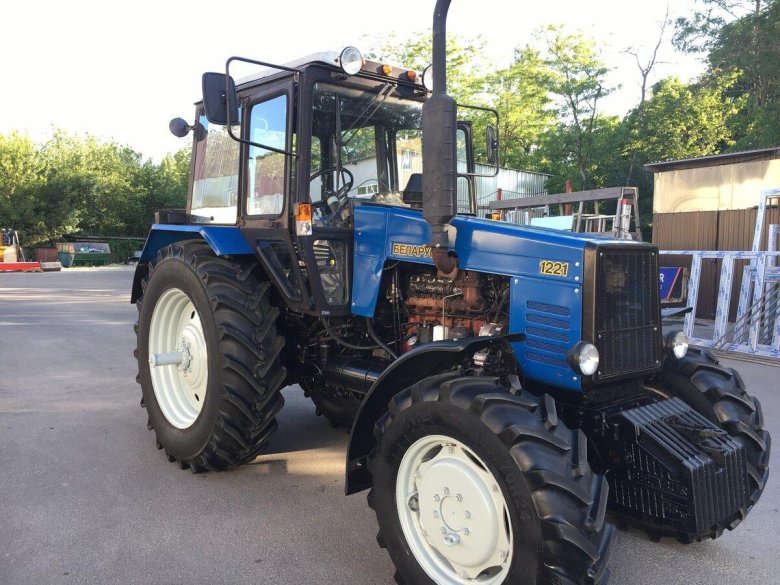 Трактор беларус 1221