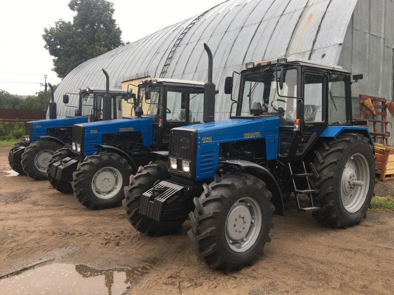 Трактор МТЗ 1221