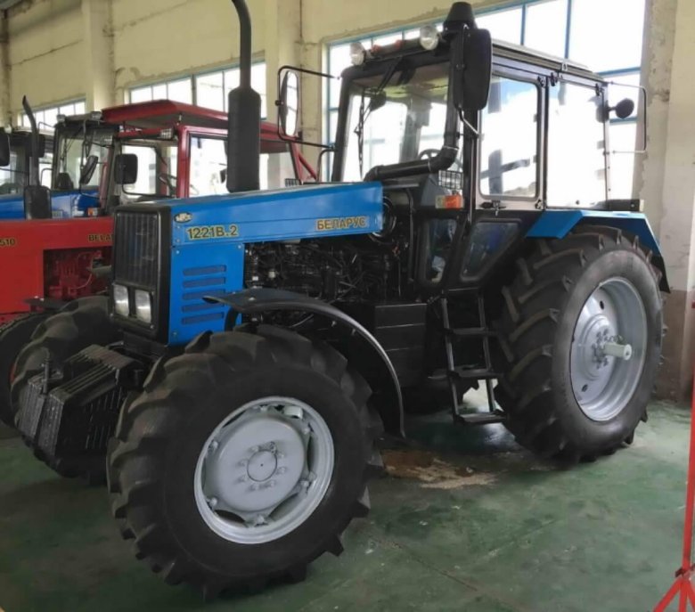 Трактор МТЗ Belarus-1221