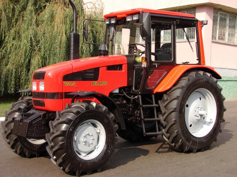 Трактор Belarus-1221.3
