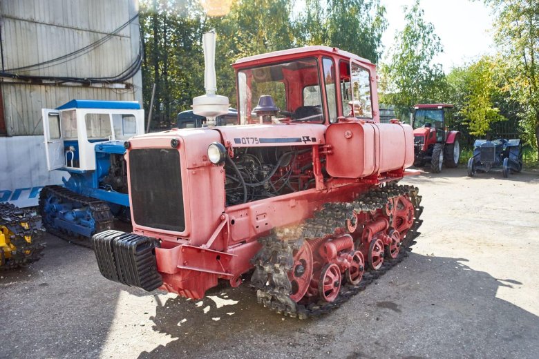 ДТ-75 трактор гусеничный