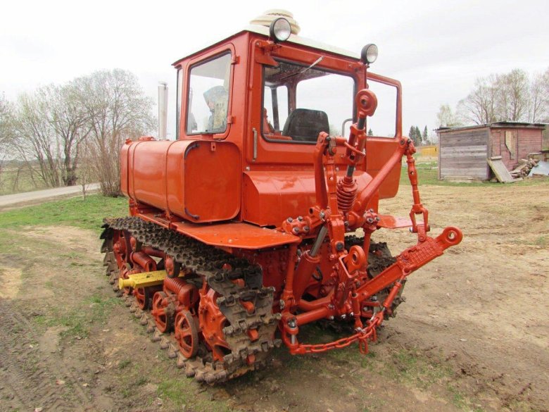ДТ-75 трактор гусеничный